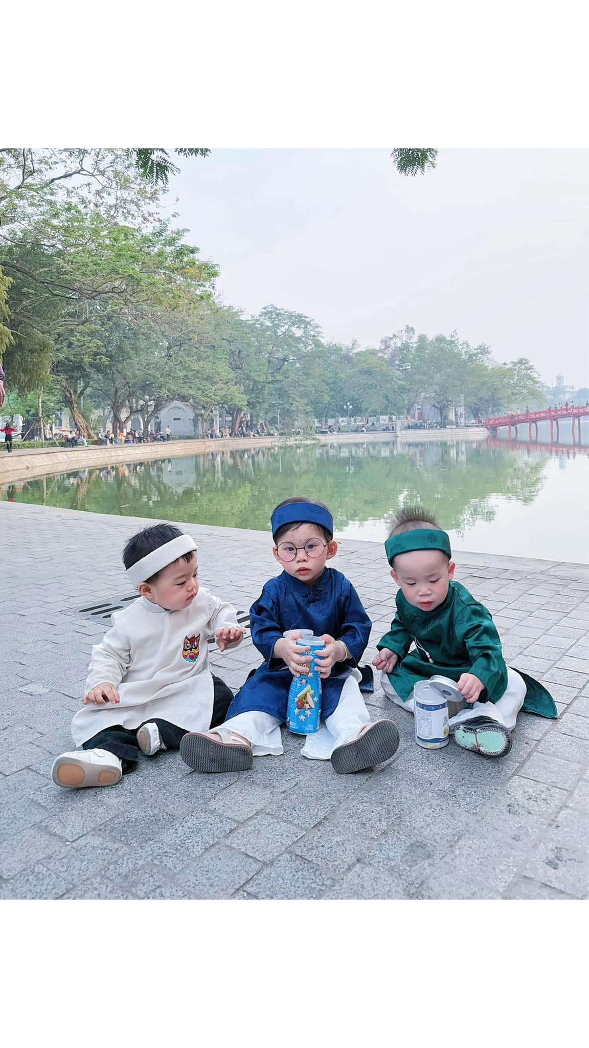 Nhưng cũng nhờ vẻ ngoài đáng yêu, cùng cách tạo dáng "mỗi người mỗi phách" này khiến những bức hình thêm phần tự nhiên, sinh động.