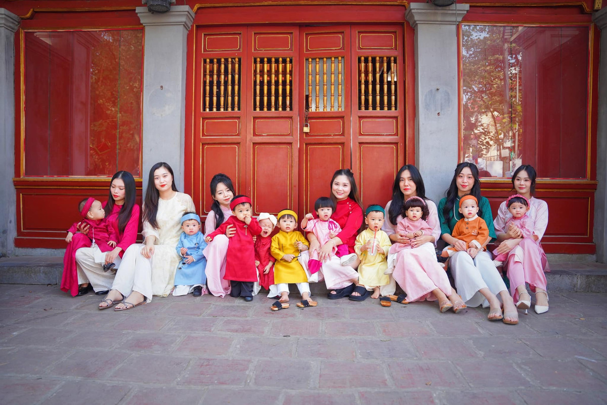 Từ những bộ ảnh truyền thống đậm chất Việt Nam đến những bộ ảnh hiện đại, trẻ trung, các bậc phụ huynh có rất nhiều lựa chọn.