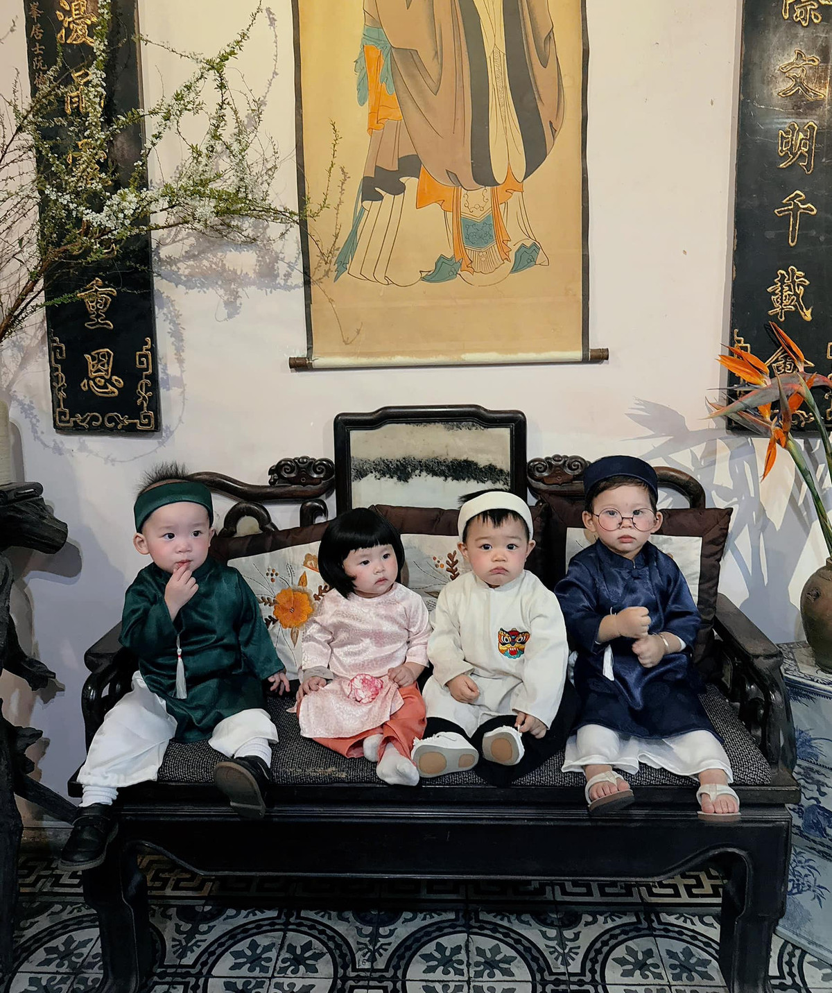 Bên cạnh đó, sự phát triển của mạng xã hội cũng góp phần không nhỏ vào việc lan tỏa xu hướng này. Những bức ảnh đáng yêu của các bé nhanh chóng được chia sẻ rộng rãi, tạo thành một trào lưu mới. Nhiều bậc phụ huynh muốn con mình cũng có những bức ảnh thật đẹp để lưu giữ kỷ niệm tuổi thơ.