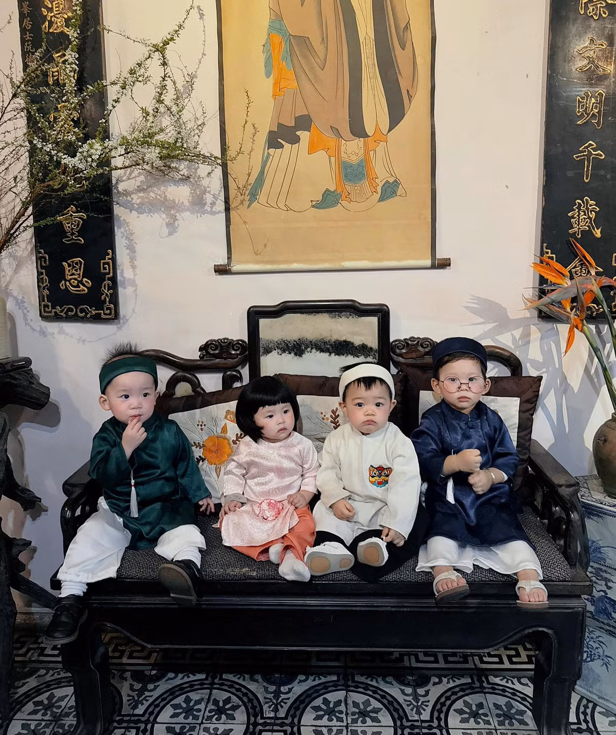 Bên cạnh đó, sự phát triển của mạng xã hội cũng góp phần không nhỏ vào việc lan tỏa xu hướng này. Những bức ảnh đáng yêu của các bé nhanh chóng được chia sẻ rộng rãi, tạo thành một trào lưu mới. Nhiều bậc phụ huynh muốn con mình cũng có những bức ảnh thật đẹp để lưu giữ kỷ niệm tuổi thơ.