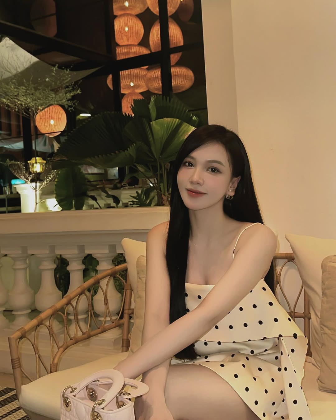 Làm việc trong lĩnh vực làm đẹp nên cô nàng cũng khá chăm chút cho ngoại hình của mình.