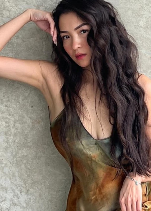 Cô nàng thường xuyên tham gia vào những hoạt động thể chất như đạp xe, chạy bộ...