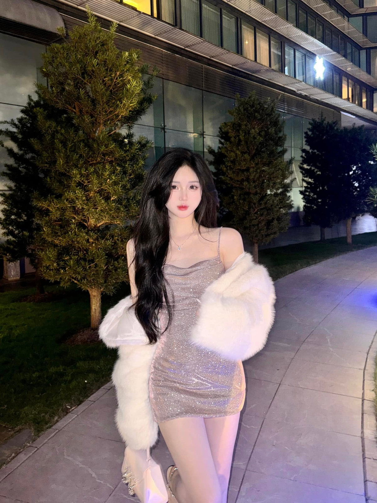 Những nội dung Hạnh Nguyễn làm khá đơn giản, chủ yếu là nhép theo nhạc, hay chỉ dùng hình ảnh theo trend, thế nhưng luôn hút cả chục nghìn lượt yêu thích bởi vẻ ngoài xinh xắn.