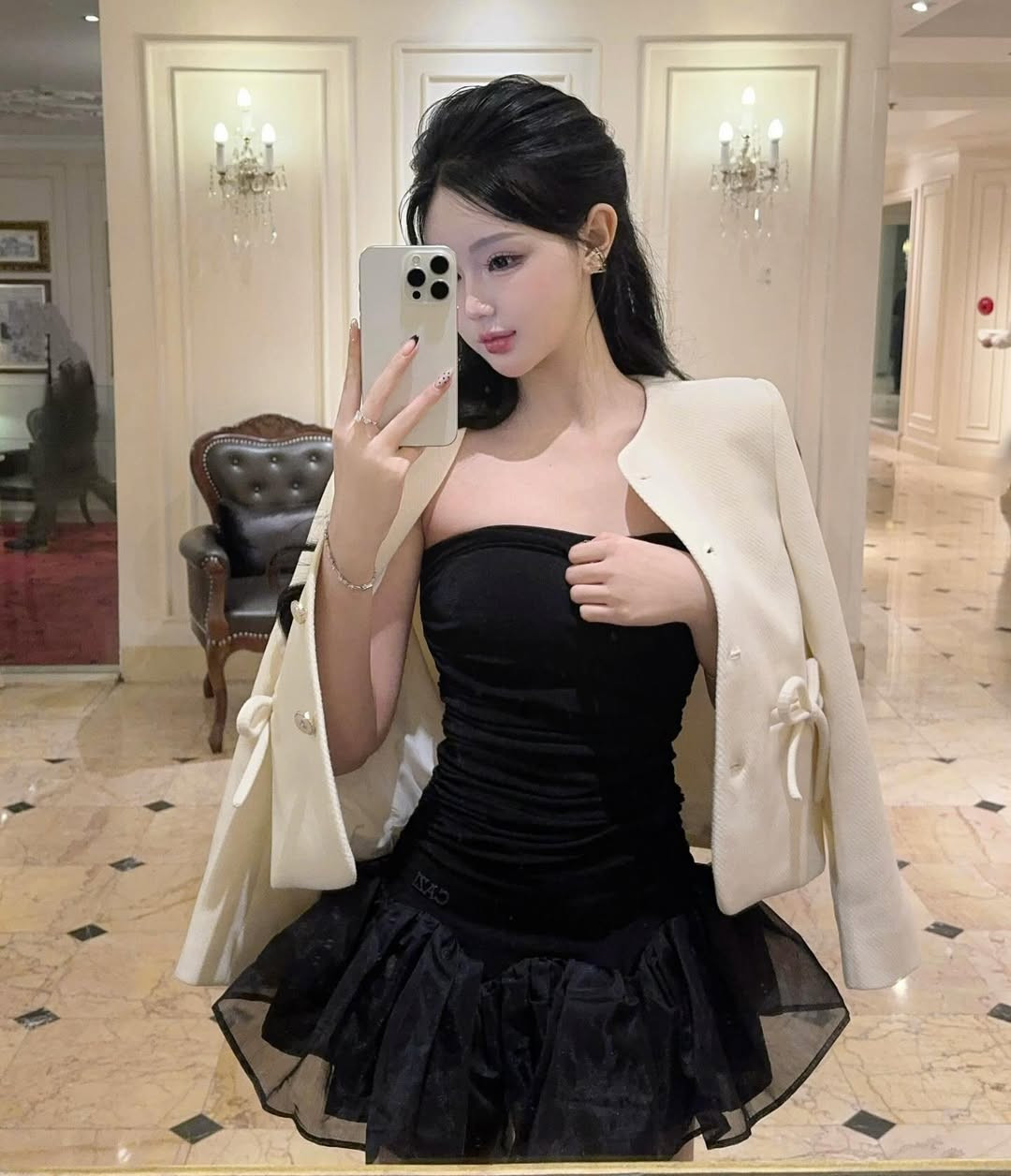 Mọi thiết kế mà cô nàng diện đều được nhiều người hỏi xin thông tin, địa chỉ mua.