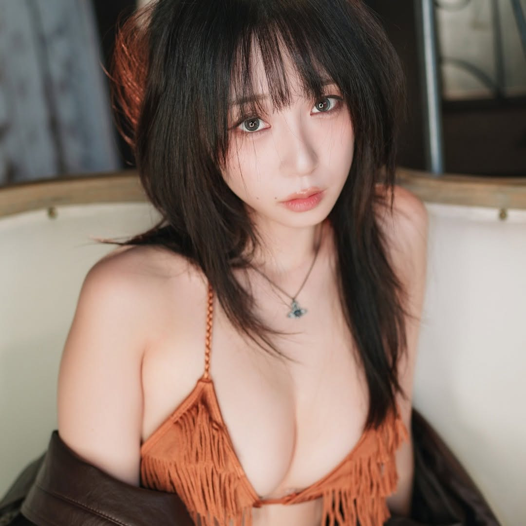 Tuy chỉ sở hữu chiều cao tương đối khiêm tốn nhưng gương mặt trong sáng, đáng yêu cộng với thân hình cực kỳ gợi cảm đã giúp cho Iori sở hữu lượng fan hâm mộ khổng lồ, trong đó đa phần là các game thủ.