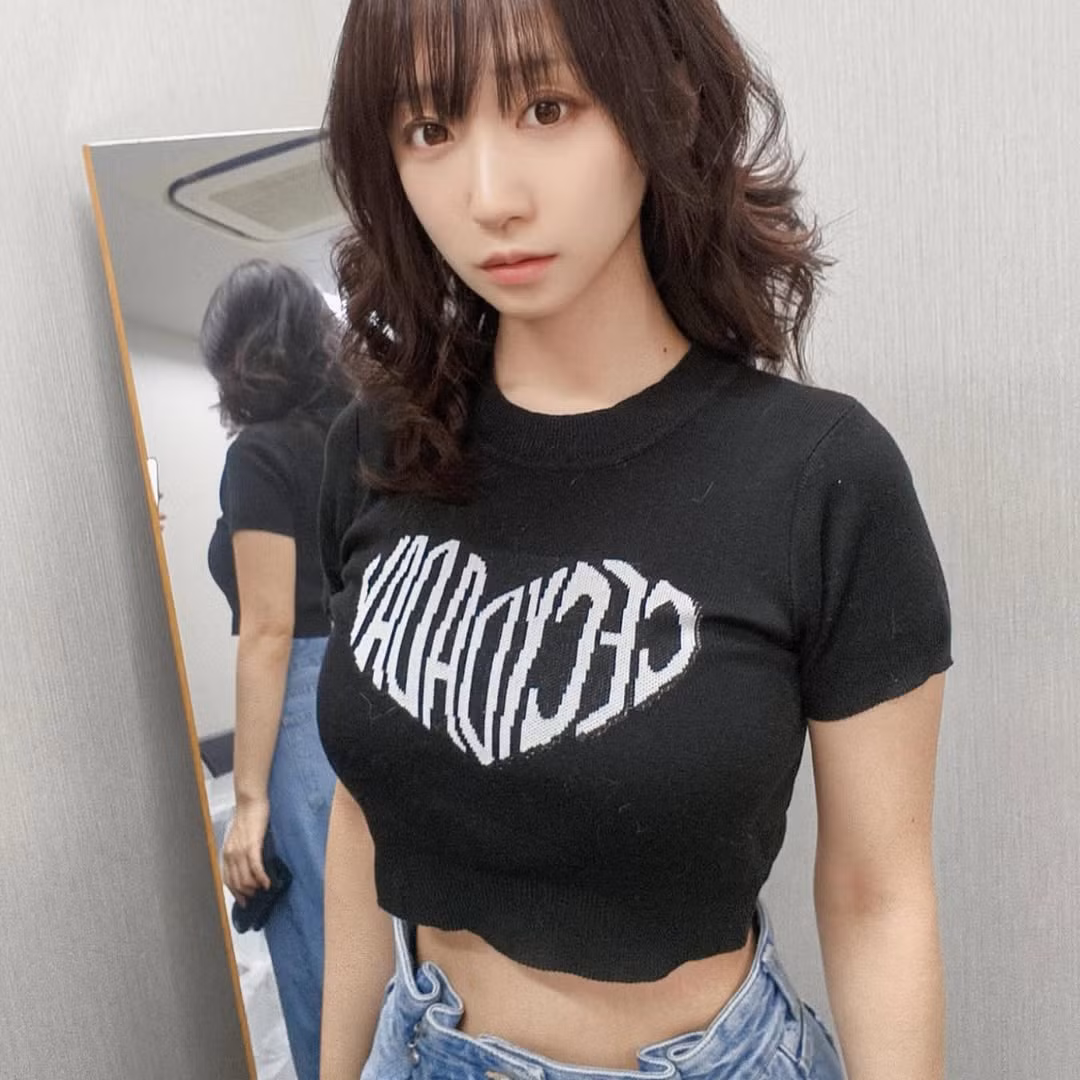 Sở hữu lượng người theo dõi lên tới 1,2 triệu, thế nên không lạ khi mọi hoạt động của Iori Moe thường xuyên nhận được sự chú ý rất lớn.