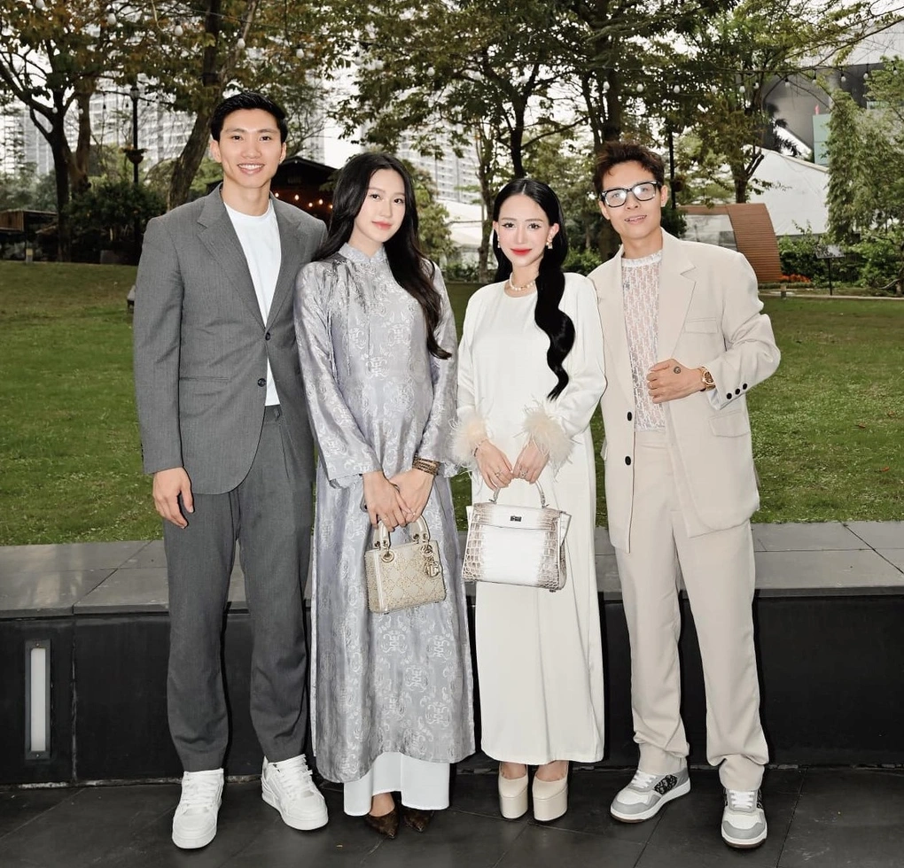 Hai me bim co gia the khung cham dien do doi, xach tui hieu-Hinh-2