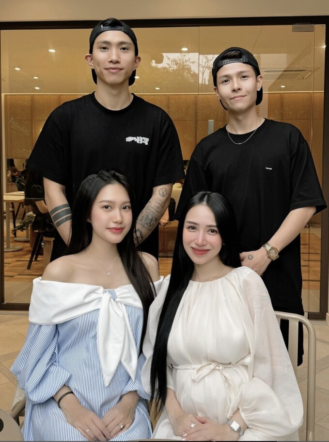 Hai me bim co gia the khung cham dien do doi, xach tui hieu-Hinh-3