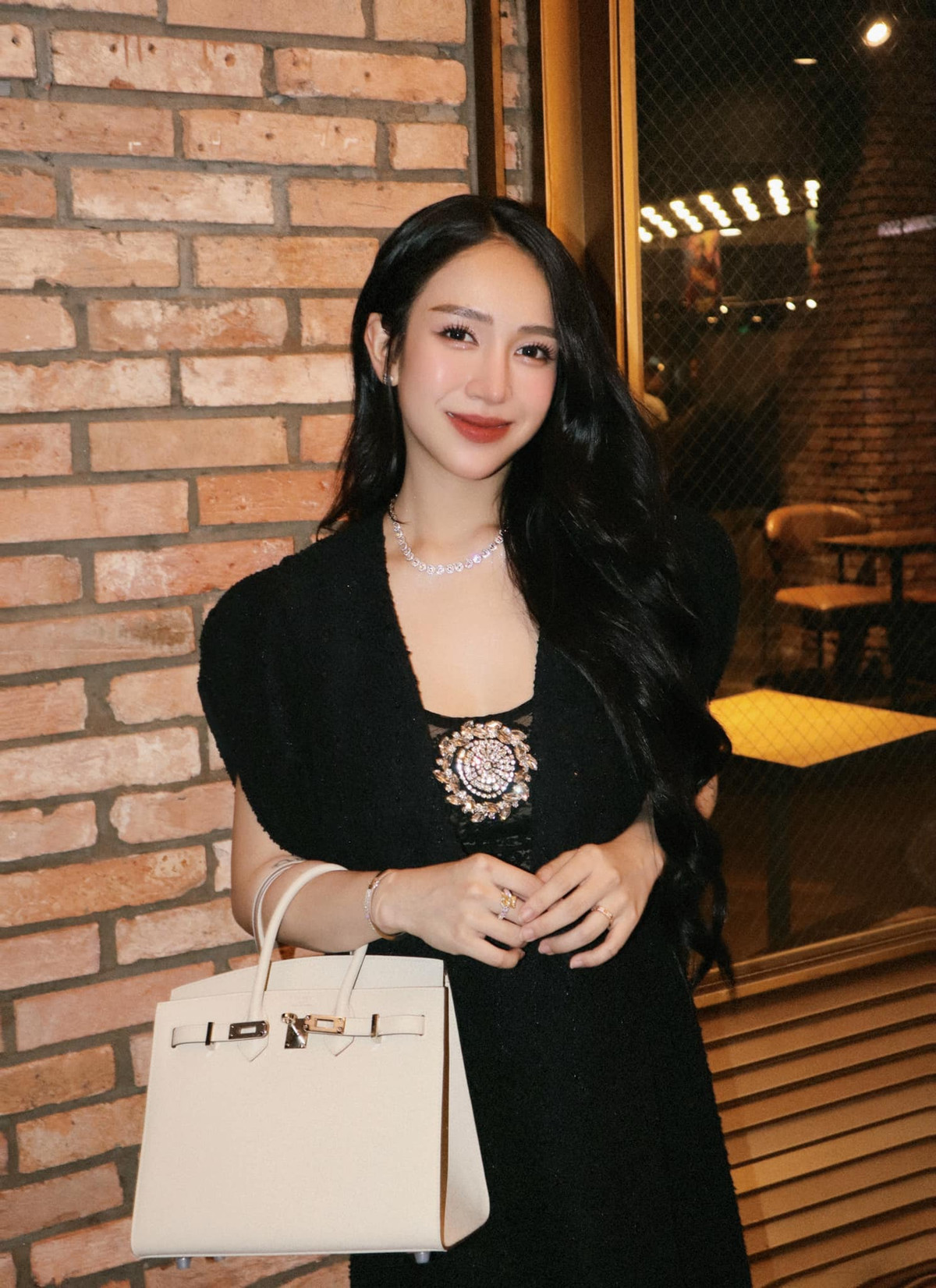 Hai me bim co gia the khung cham dien do doi, xach tui hieu-Hinh-6