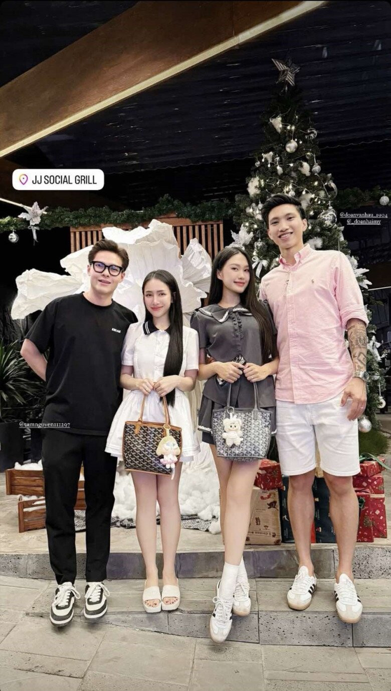 Hai me bim co gia the khung cham dien do doi, xach tui hieu