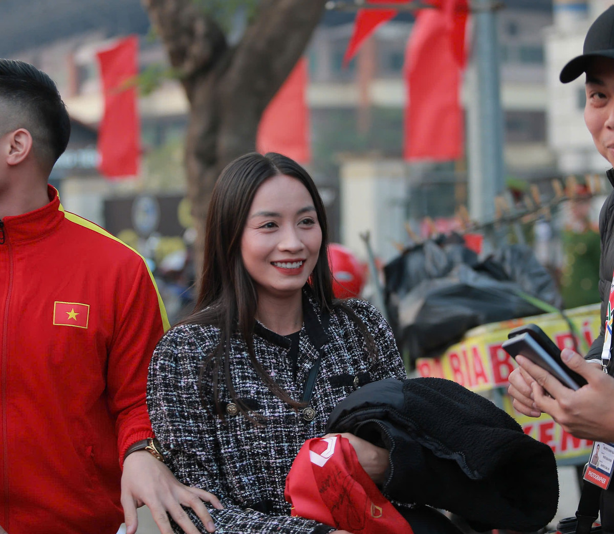 Đây là trận thứ ba từ đầu giải người hâm mộ Phú Thọ và các tỉnh lân cận được sống trong bầu không khí sôi động của ASEAN Cup, sau các trận thắng Indonesia 1-0 rồi Myanmar 5-0 ở vòng bảng.