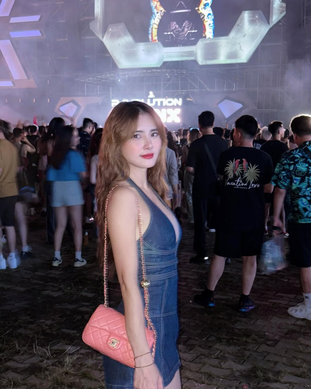 Ở tuổi 35, cô nàng vẫn sở hữu nhan sắc xinh đẹp trẻ trung cùng cuộc sống khiến nhiều người mơ ước.