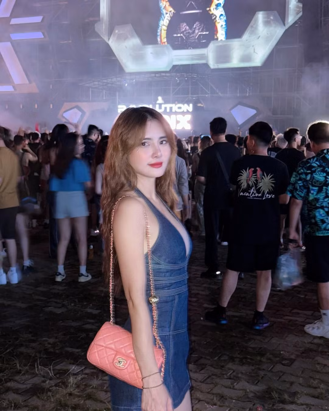 Ở tuổi 35, cô nàng vẫn sở hữu nhan sắc xinh đẹp trẻ trung cùng cuộc sống khiến nhiều người mơ ước.