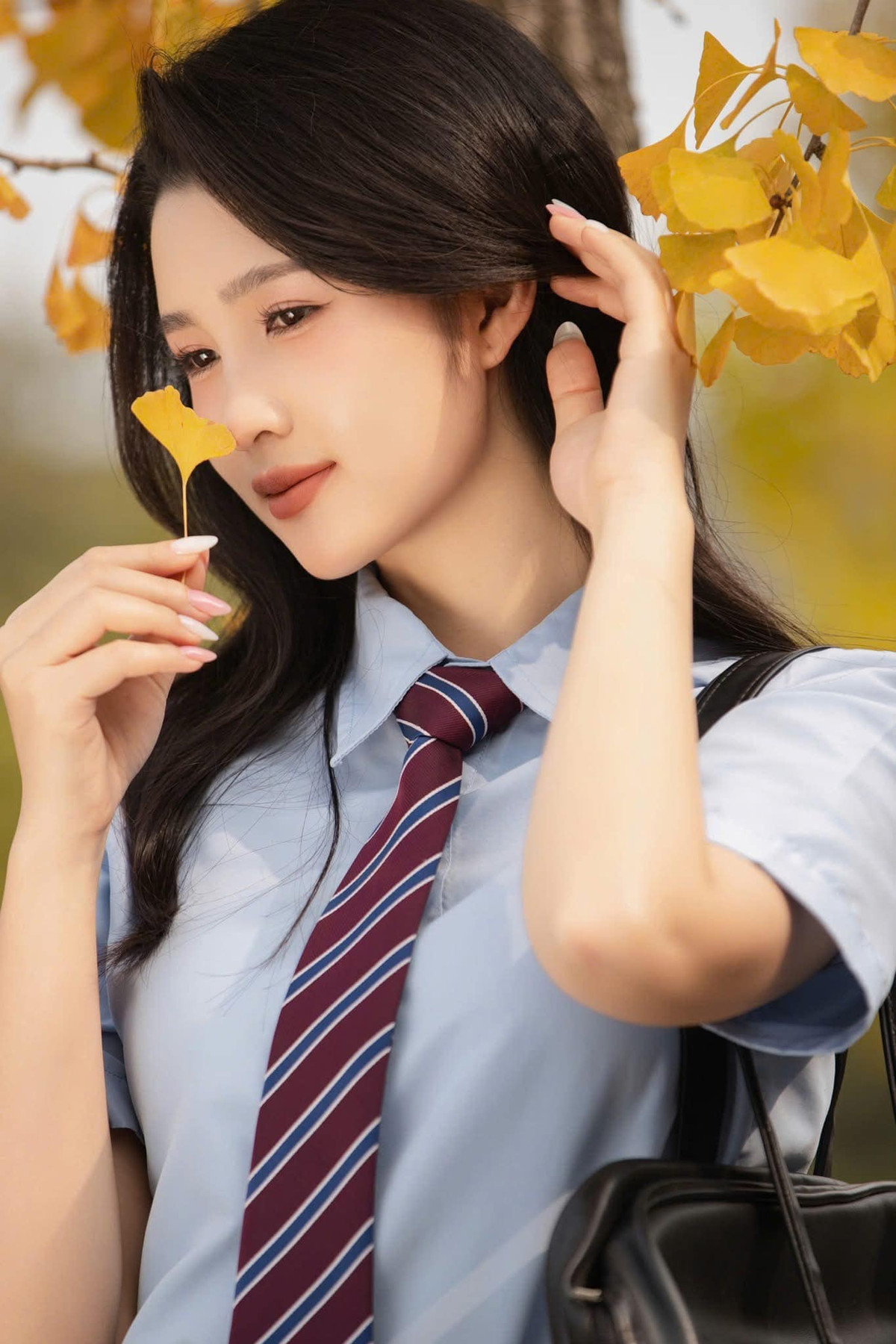 Giá trị học bổng toàn phần CSC tại Đại học Nam Kinh có giá trị khoảng từ 800 triệu đồng – 1 tỷ đồng, bao gồm chi phí học tập, chỗ ở và bảo hiểm cho 2 năm học, sinh hoạt phí mỗi tháng. Bộ ảnh này được cô nàng thực hiện bộ trong khuôn viên Trường Đại học Nam Kinh, Trung Quốc.