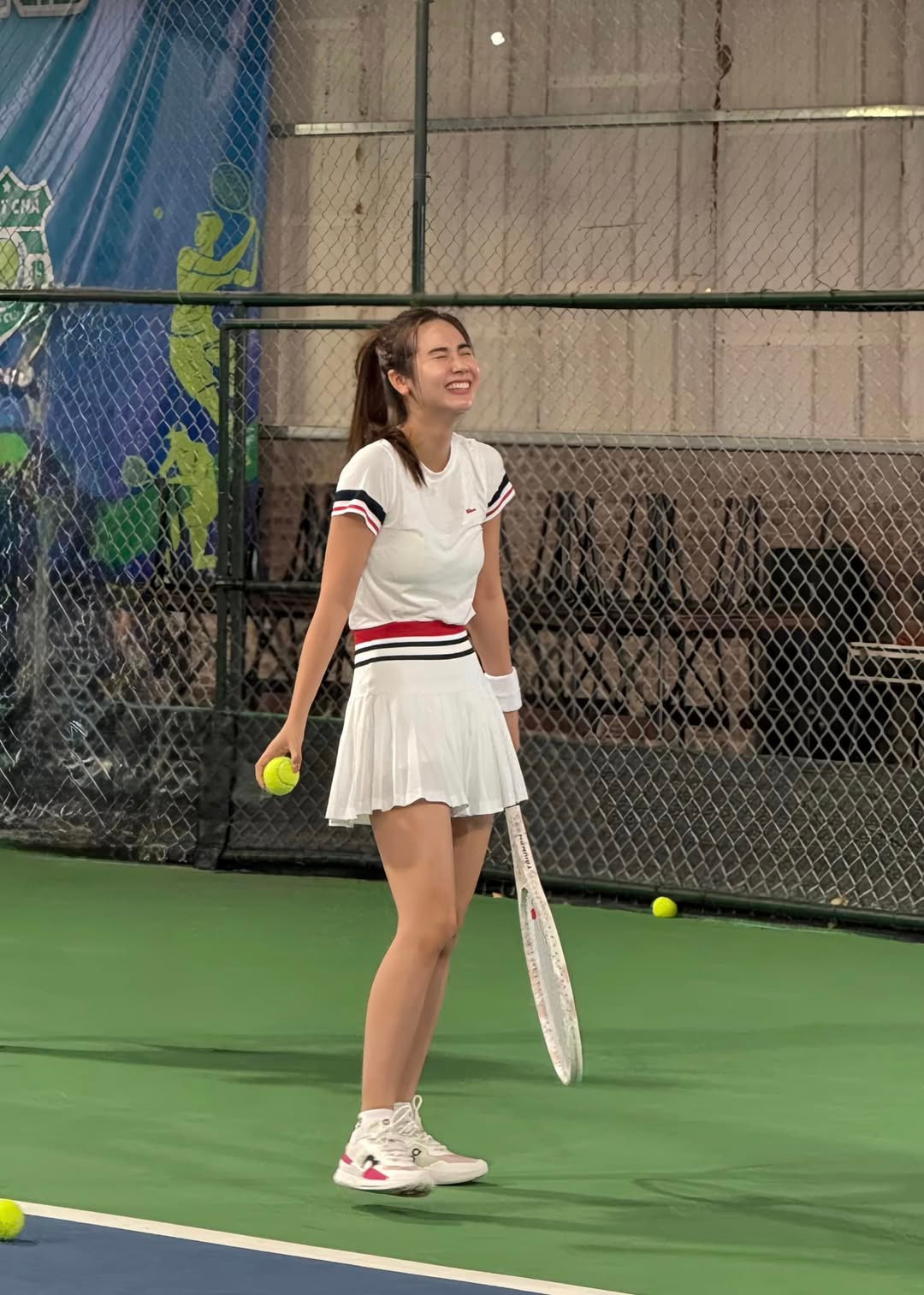 Cô nàng đam mê với nhiều môn thể thao có tính vận động nhiều như tennis, pickleball. Trên trang cá nhân, Huyền Lizzie thường đăng tải hình ảnh luyện tập chăm chỉ.