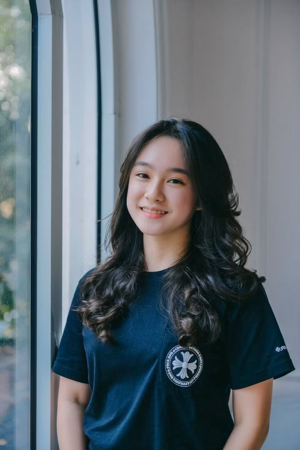 Được bố mẹ chú trọng đầu tư cho giáo dục, từ nhỏ Linh Lan đã theo học ở các ngôi trường quốc tế. Yêu thích nước Mỹ qua nhiều bộ phim, hết năm lớp 6, Lan chuyển từ Trường Quốc tế Anh BIS sang Trường Quốc tế Concordia Hà Nội để “toàn tâm” hơn với giấc mơ Mỹ.