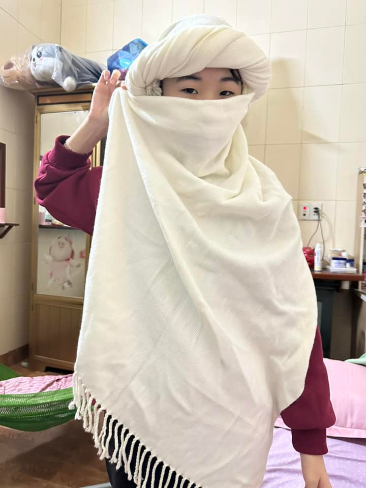 Điều quan trọng nhất của trào lưu này là người đu trend phải tạo được một đôi mắt có hồn, vậy nên rất nhiều bạn trẻ đã sáng tạo nên các kiểu trang điểm mắt khác nhau ấn tượng.