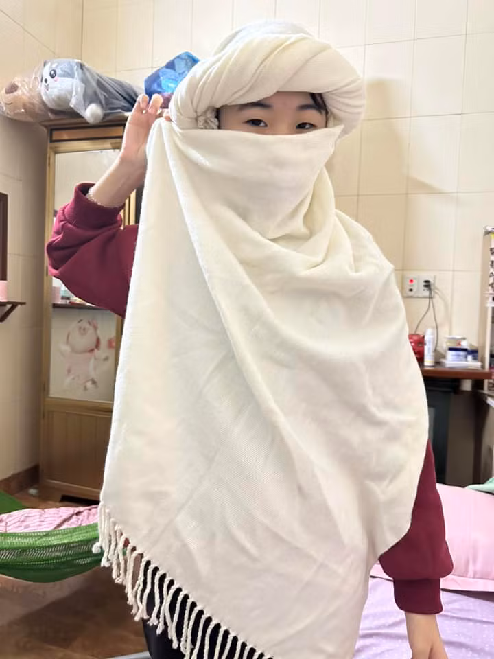 Điều quan trọng nhất của trào lưu này là người đu trend phải tạo được một đôi mắt có hồn, vậy nên rất nhiều bạn trẻ đã sáng tạo nên các kiểu trang điểm mắt khác nhau ấn tượng.