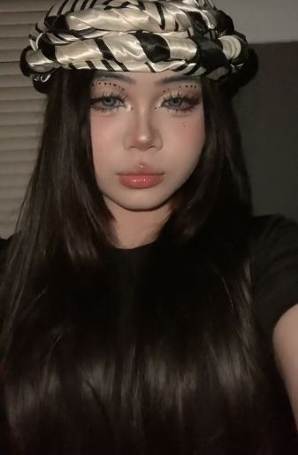 Habibi là một từ trong ngôn ngữ tiếng Ả Rập. Trong tiếng Việt, habibi được dịch với các ý nghĩa tương đương như “tình yêu của tôi”, “tình yêu của đời tôi”, “người yêu của cuộc đời tôi” hay đơn giản là “anh yêu”.