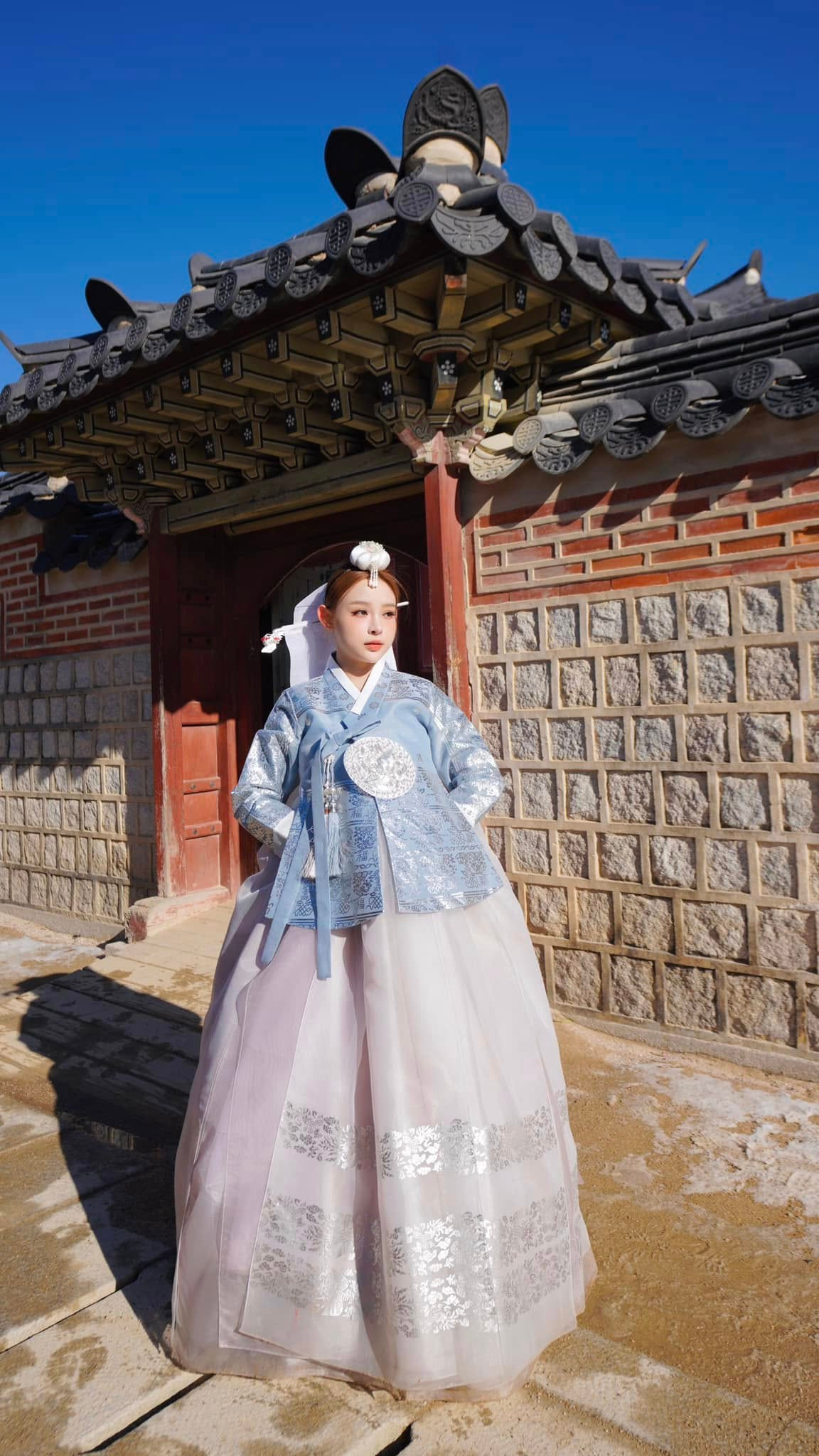 Sau năm 2024 cực kỳ bận rộn và thành công, Huyền Baby dành thời gian để đi nghỉ dưỡng cùng gia đình. Cô cùng ông xã và 2 con đang có chuyến du lịch sang chảnh ở Hàn Quốc.