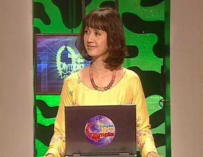 MC Tùng Chi là một trong những người gắn bó lâu nhất với Đường Lên Đỉnh Olympia trong vai trò người dẫn chương trình (8 năm). Với lối dẫn dắt nghiêm túc nhưng không không kém phần khéo léo, uyển chuyển, nữ MC để lại nhiều dấu ấn trong lòng khán giả.