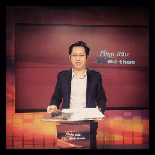 MC Nguyễn Hữu Việt Khuê cũng giống MC Khắc Cường, có quãng thời gian gắn bó với Đường lên đỉnh Olympia trong suốt 6 năm từ năm thứ 8 đến năm thứ 13 (2007 - 2015). Riêng năm thứ 15, anh đã bất ngờ trở lại dẫn dắt chương trình đặc biệt Gala kỉ niệm 15 năm lên sóng của Đường lên đỉnh Olympia cùng với MC Ngọc Huy.