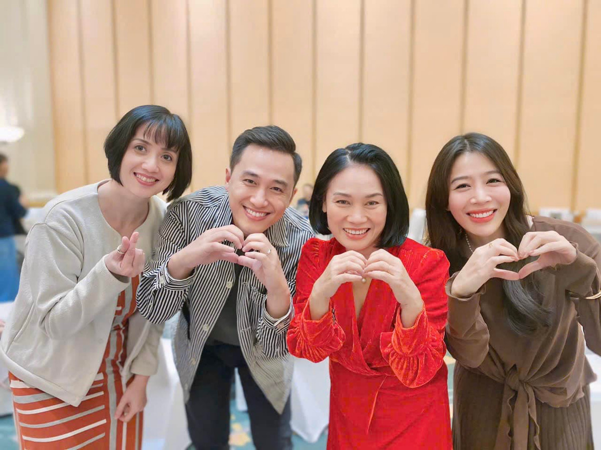 Buc anh cac the he MC Olympia khien khan gia thon thuc