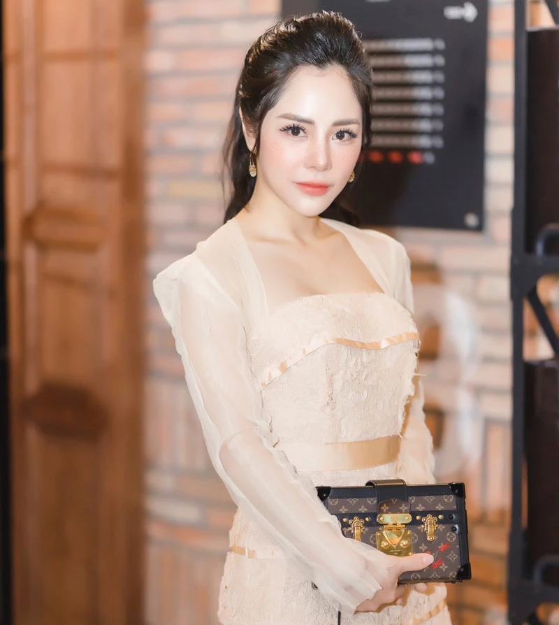 Cô được khán giả nhận xét sở hữu vẻ bề ngoài trẻ hơn tuổi. (Ảnh: FBNV)