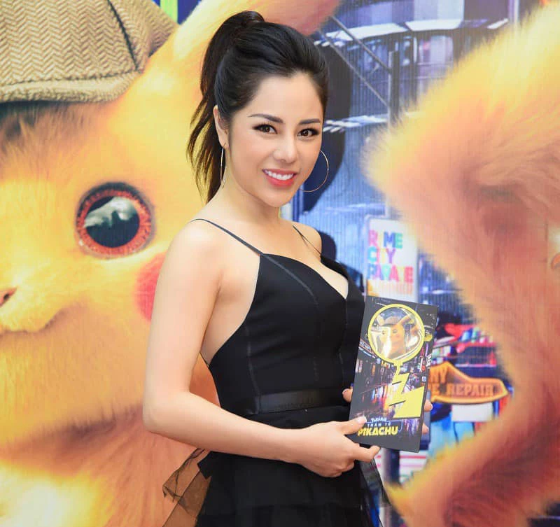 Sở hữu lượng người theo dõi lớn cùng sức ảnh hưởng nhất định, cô nàng thường được mời xuất hiện ở nhiều sự kiện lớn.