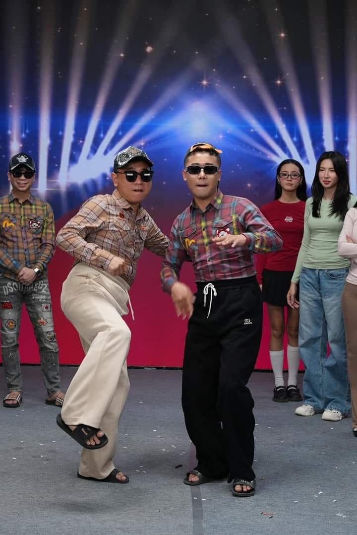 Trước đây, Quang Linh cũng không ít lần xuất hiện với những hình ảnh khó đỡ không màng đến hình tượng.