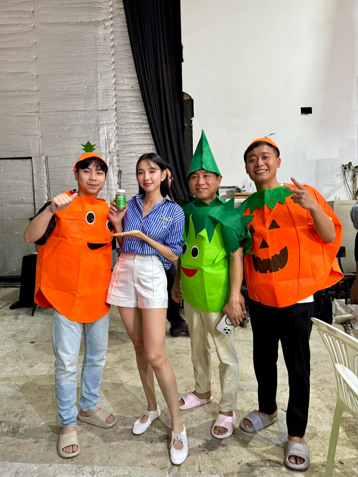 Quang Linh Vlogs là cái tên không còn xa lạ với những ai yêu thích những câu chuyện đầy cảm hứng về cuộc sống ở châu Phi. Với kênh YouTube cùng tên, anh chàng đã chinh phục hàng triệu trái tim khán giả bằng những thước phim chân thật, giản dị về cuộc sống thường ngày tại Angola.