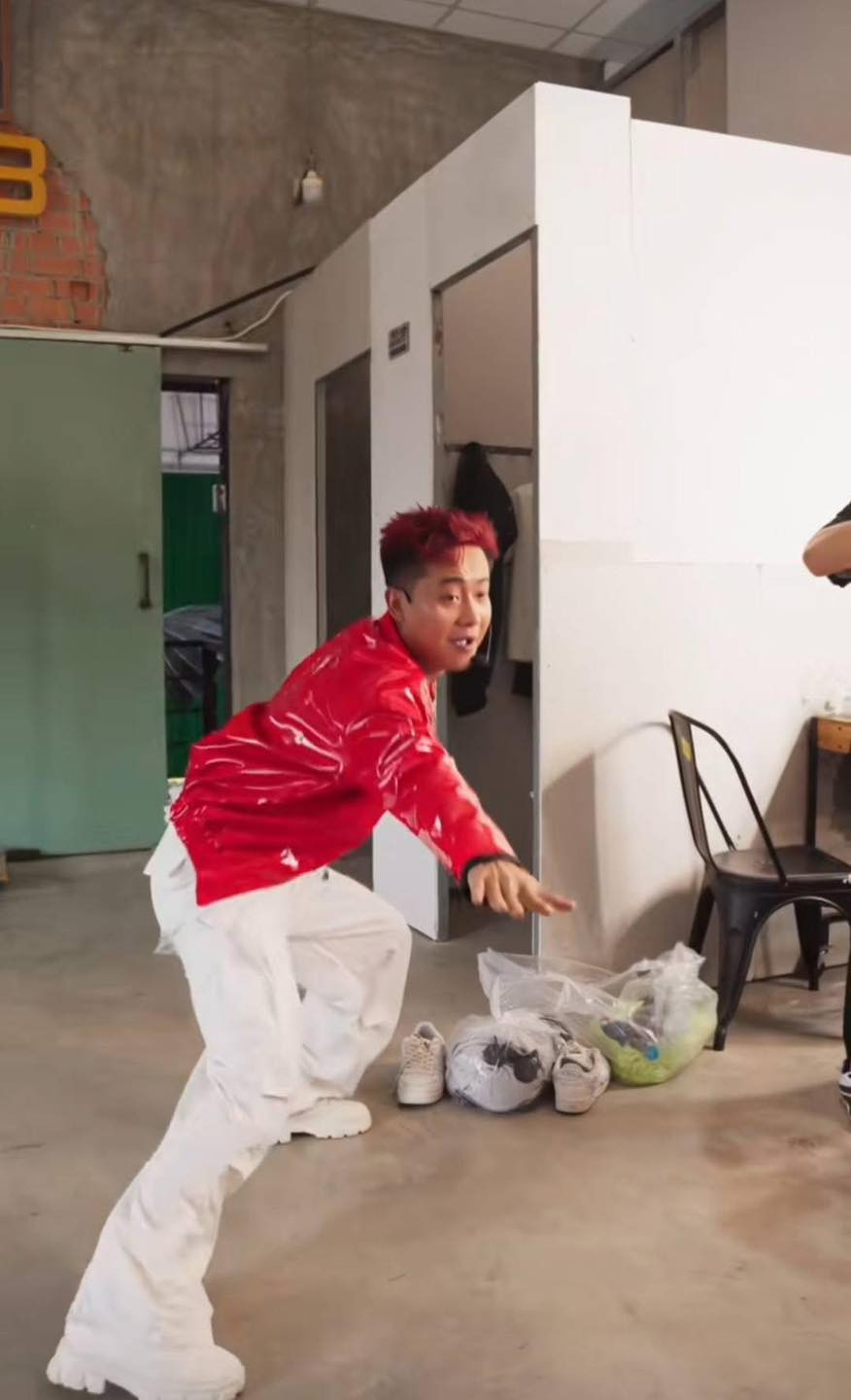 Trong phiên livestream, Quang Linh cùng các anh em trong team lầy lội hết mức, khiến người xem phải bật cười.