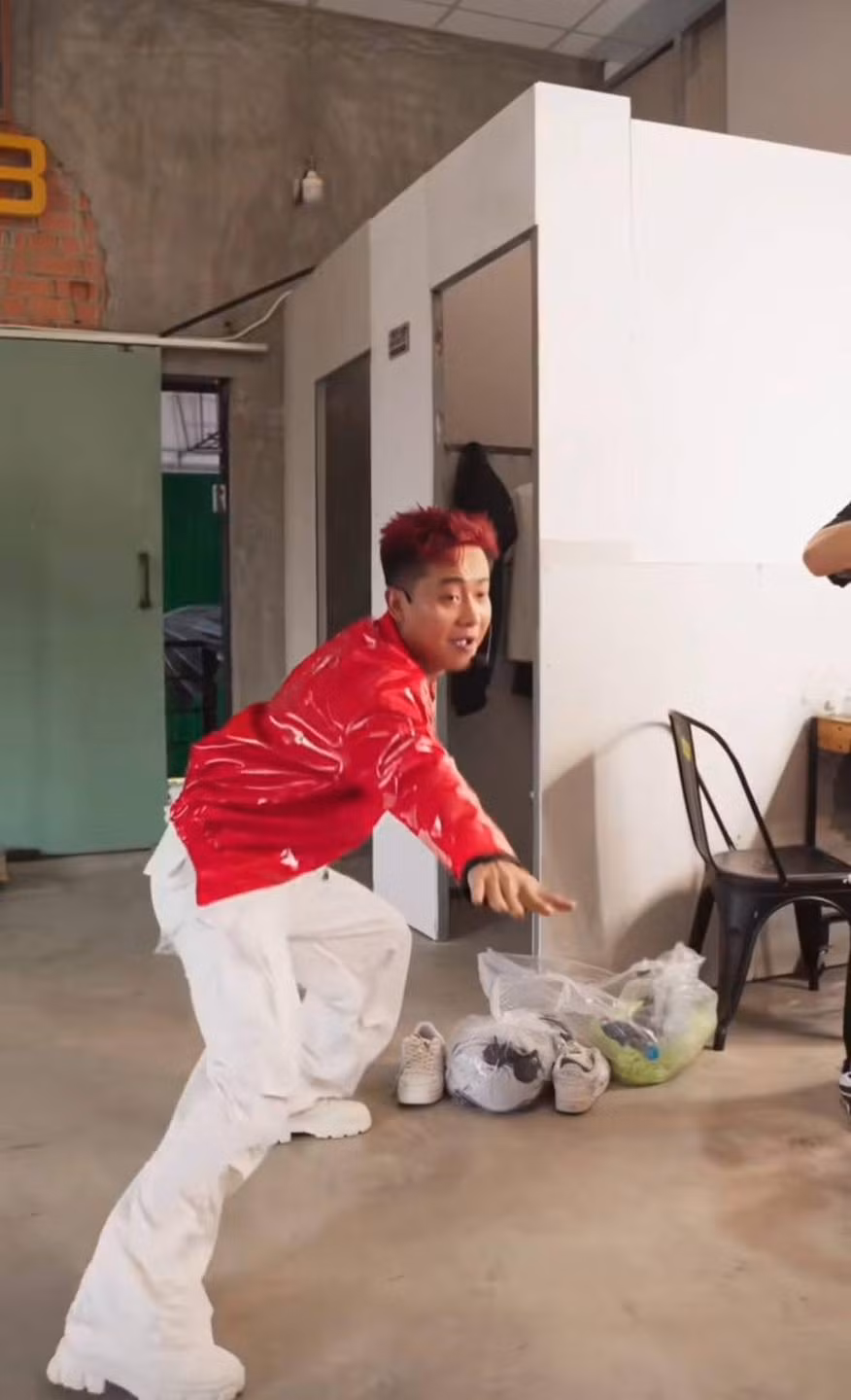 Trong phiên livestream, Quang Linh cùng các anh em trong team lầy lội hết mức, khiến người xem phải bật cười.