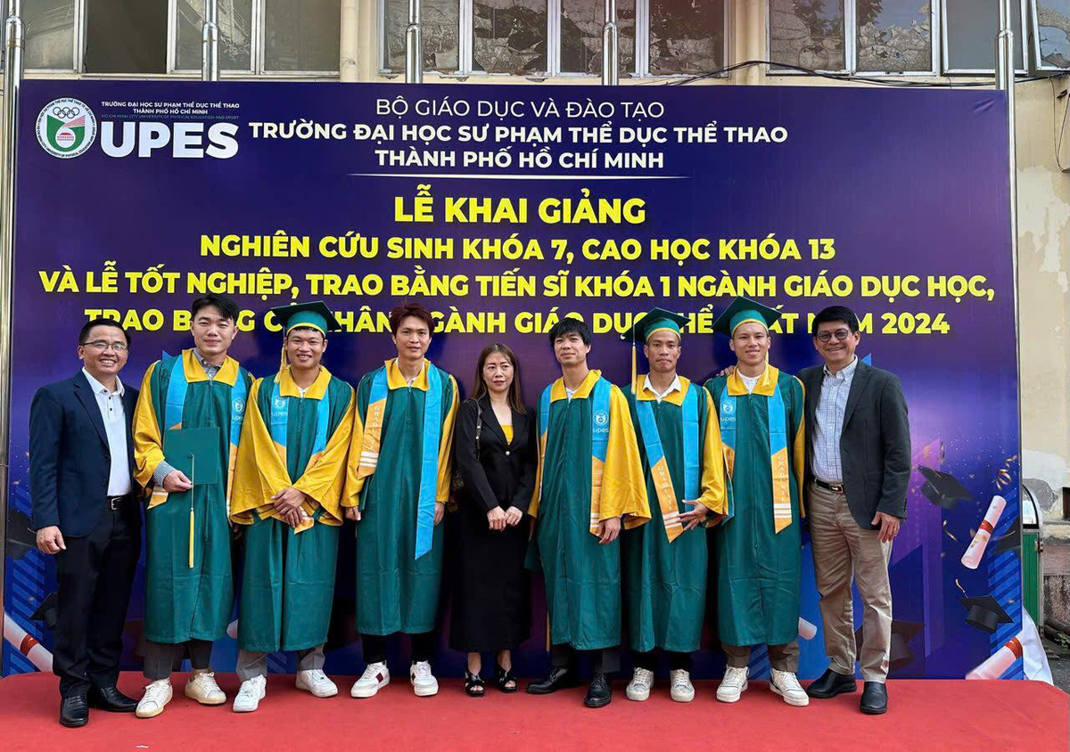 Năm 2014, lứa cầu thủ thuộc khoá 1 của học viện HAGL.JMG.Arsenal gồm Công Phượng, Xuân Trường, Tuấn Anh, Văn Thanh, Văn Toàn…chính thức trở thành sinh viên sau khi đội bóng phố Núi và ĐH Sư phạm TDTT TP.HCM tổ chức chương trình liên kết đào tạo giáo dục. (Ảnh: HAGL FC)