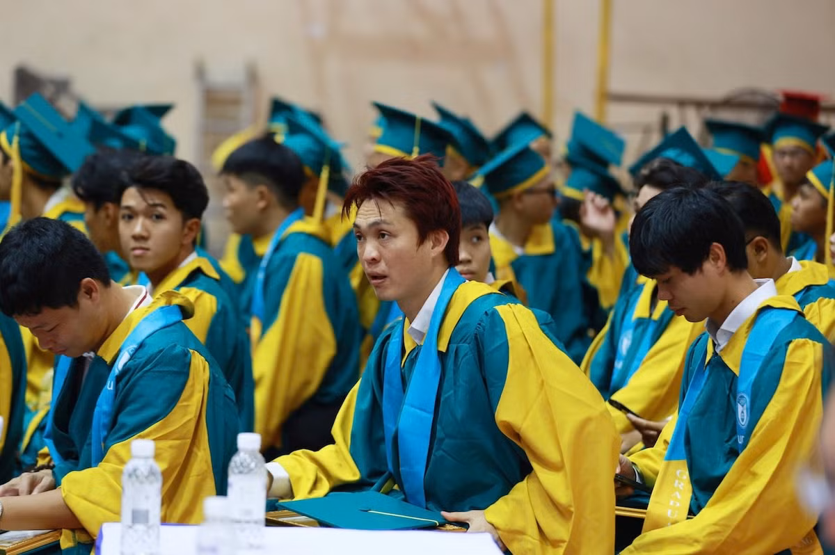 Đây là chương trình kết hợp đào tạo giữa nhà trường và Học viện HAGL do bầu Đức khởi xướng. Các cầu thủ được đào tạo trực tiếp, gián tiếp và qua hình thức học online. (Ảnh: VietNamNet)