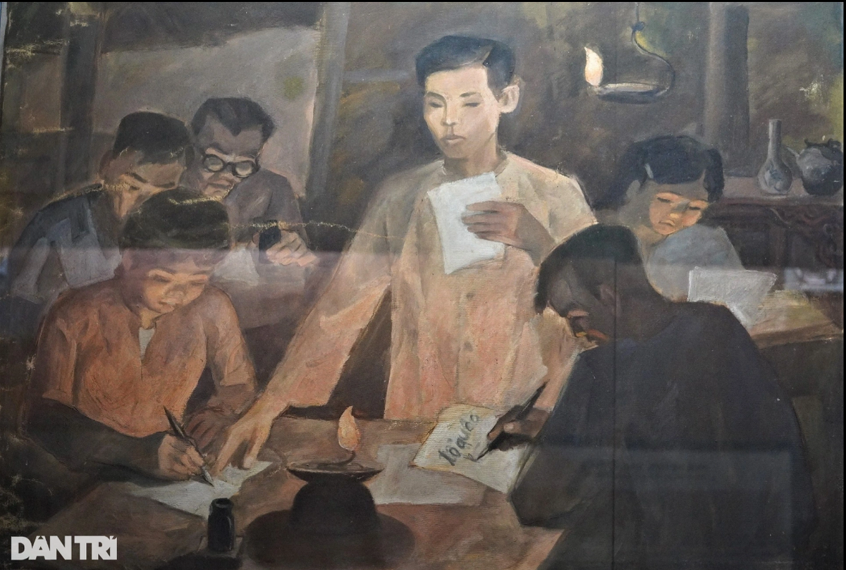 Tháng 9/1922, Trần Phú về dạy học ở Trường Cao Xuân Dục ở Vinh (Nghệ An). Tại đây, ông có dịp gần gũi với người dân lao động, trí thức yêu nước, lại được tiếp xúc với những tờ báo yêu nước như "Người cùng khổ" của Nguyễn Ái Quốc. Cố Tổng Bí thư Trần Phú đã tham gia hoạt động tích cực trong các tổ chức yêu nước như Hội Phục Việt, Hội Hưng Nam. Cũng trong thời gian này, ông thường về thăm quê, vừa ẩn danh hoạt động cách mạng.