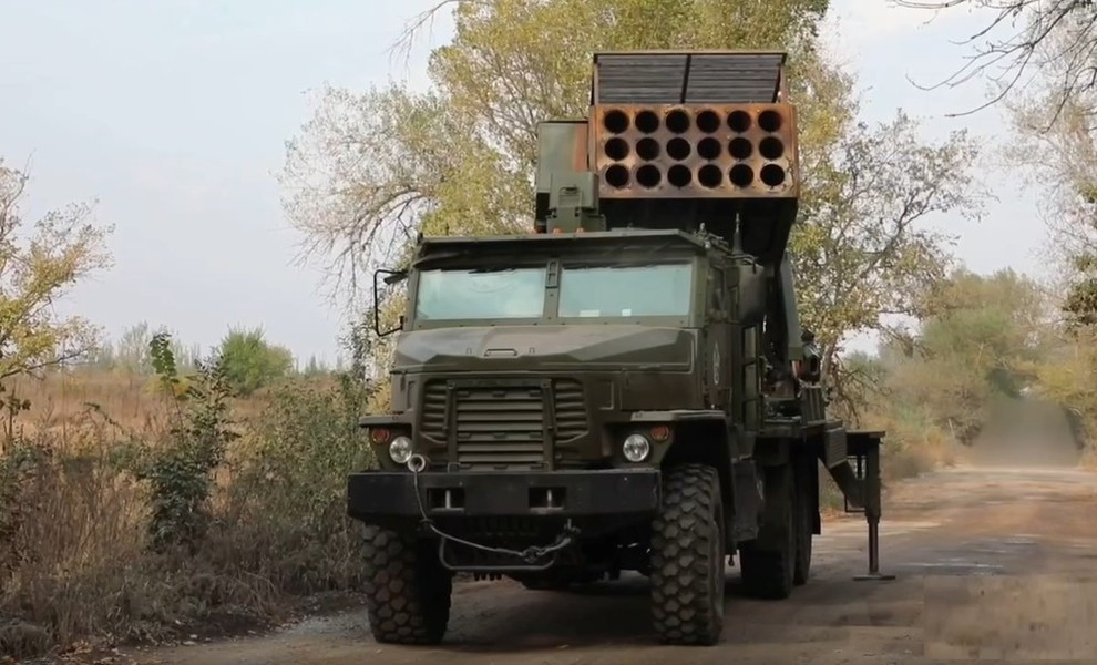 Tổ hợp MLRS mới nhất này dựa trên hệ thống rải mìn Zemledelie nổi tiếng. Điều quan trọng ở đây là tổ hợp Vozrozhdenie này được thiết kế để sử dụng 3 loại đạn - tên lửa 220 mm cho Uragan MLRS và tên lửa nhiệt áp cho TOS-1 và TOS-2.