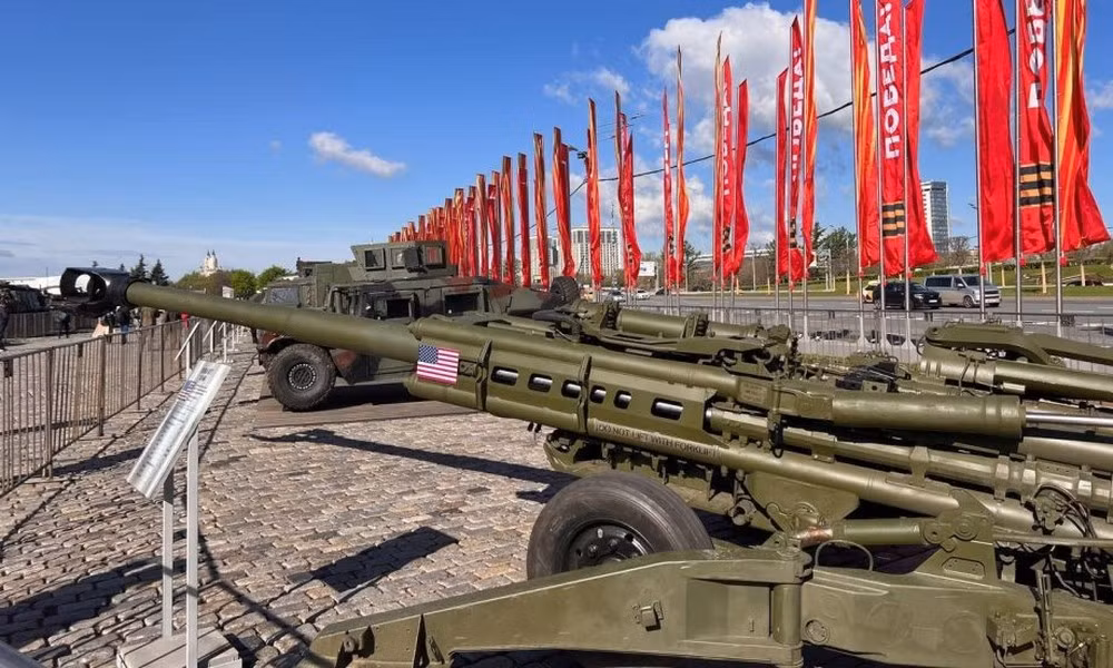 Hành động trên của Nga có lẽ nhằm đáp trả những cuộc triển lãm tương tự được Kyiv thực hiện và họ thậm chí còn đi xa hơn khi kéo những vũ khí bị hư hỏng trong chiến đấu của đối phương đi trưng bày khắp châu Âu.