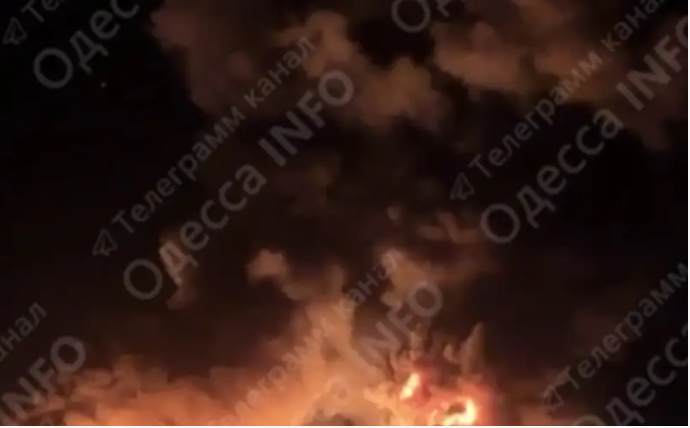 UAV va ten lua Nga pha huy trung tam hau can cua Ukraine o Odessa-Hinh-2