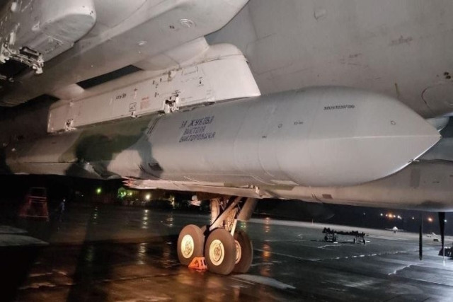 Chiến đấu cơ Ukraine “đọ sức” với tên lửa Kh-101 của Nga - Hình 8 Chien dau co Ukraine “do suc” voi ten lua Kh-101 cua Nga-Hinh-8