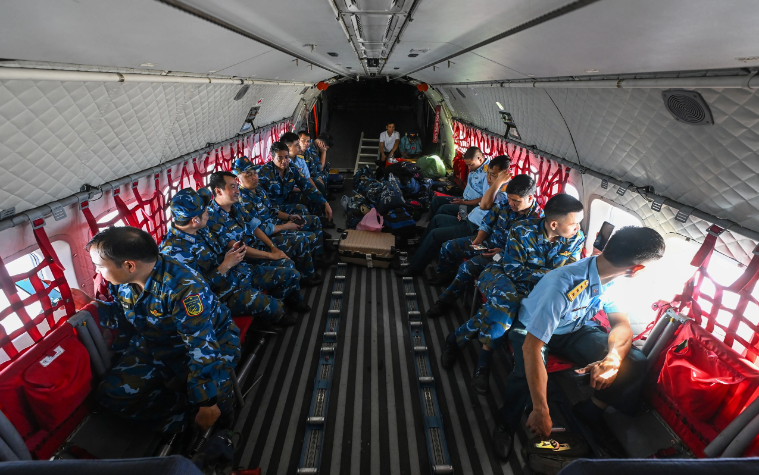 Theo kế hoạch trong lễ kỷ niệm 70 năm chiến thắng Điện Biên Phủ, lực lượng Không quân gồm 12 trực thăng (9 chính thức, 2 dự bị và một tìm kiếm cứu nạn) sẽ bay biểu diễn qua khán đài sân vận động TP Điện Biên.