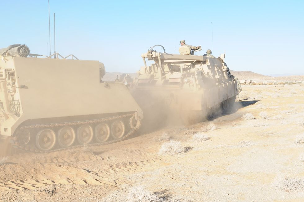 M88A2 Hercules có tời nâng hình chữ A và lưỡi ủi. Lưỡi ủi cho phép Hercules đào sâu xuống đất để đứng vững trong khi kéo những chiếc xe tăng gặp nạn. Tời hình chữ A cho phép Hercules nâng hoặc hạ tháp pháo hay động cơ xe tăng để sửa chữa.