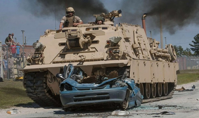 M88A2 Hercules được phát triển trên cơ sở xe tăng M60 và được coi là phương tiện chủ lực không chỉ trong Quân đội Mỹ, mà còn trong lực lượng quân đội của hơn 20 quốc gia khác. Với khả năng kéo phương tiện nặng tới 80 tấn và nâng các vật thể có trọng lượng 35 tấn, M88A2 Hercules được xem là "cứu tinh" của xe tăng Mỹ trên chiến trường.