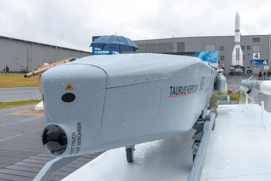 "Thành thật mà nói, đây không phải một mục tiêu dễ dàng, khi nó có diện tích phản xạ radar nhỏ, nghĩa rất khó để phát hiện và bắn hạ. Nhưng tiềm năng của lực lượng phòng không Nga là rất lớn, mang lại niềm tin sẽ đối phó thành công vũ khí này", ông Druzin kết luận.