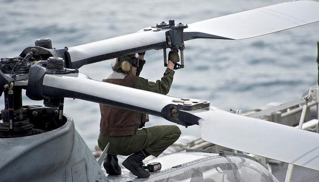 Ngoài ra buồng lái của trực thăng AH-1Z Viper được trang bị các hệ màn hình kỹ thuật số, vừa gọn gàng lại vừa dễ điều khiển.