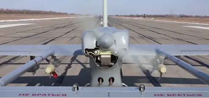 Ông cho biết, Rostec cũng đang hợp tác với Tổng công ty Tên lửa Chiến thuật (KTRV) để trang bị bom hàng không tiêu chuẩn với các mô-đun lượn và hệ thống dẫn đường. (Nguồn ảnh: Reuters, Sputnik, Topwar).