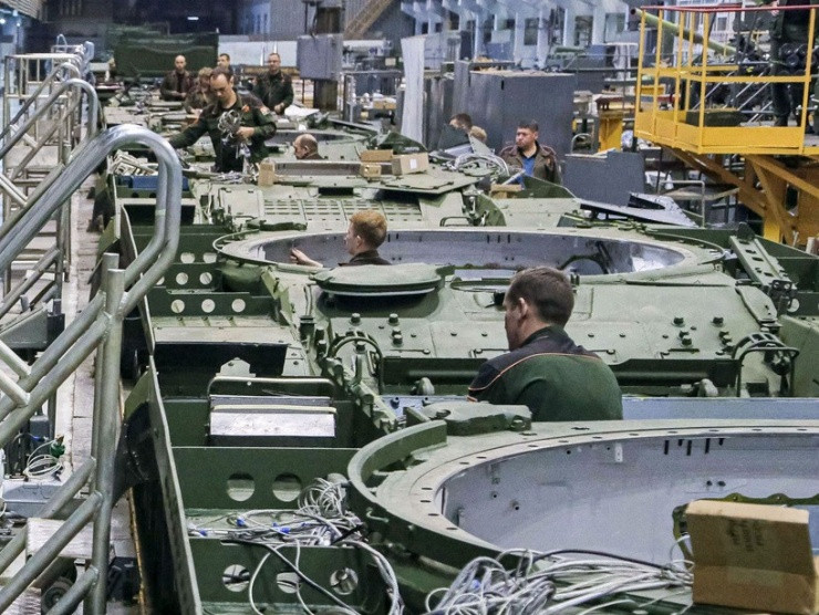 Theo ông Shoigu, Nga đang giáng "những đòn nặng nề" vào Ukraine trên toàn bộ chiến tuyến, rằng Nga đang chiến đấu không chỉ với Ukraine mà còn với "sự hỗ trợ quân sự chưa từng có từ phương Tây". 