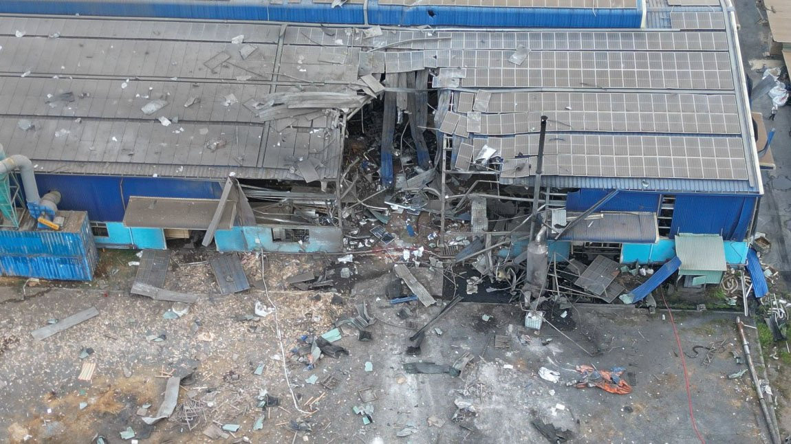 Vụ nổ lò hơi ở Đồng Nai: Công nhân được nghỉ hết tháng 5 Vu no lo hoi o Dong Nai: Cong nhan duoc nghi het thang 5