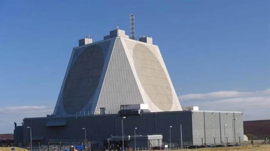 Những thông tin về tên lửa địch được cảnh báo sớm từ khi tên lửa rời bệ phóng và được theo dõi bởi nhiều trạm radar khác nhau, đặt khắp trên lãnh thổ Nga; nếu tên lửa địch hướng tới mục tiêu là Thủ đô Moscow, thì hệ thống cảnh báo sớm sẽ tự động kích hoạt hệ thống phòng thủ tên lửa và chuyển hệ thống sang trạng thái chiến đấu.