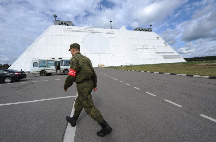 Thời gian chuyển sang trạng thái chiến đấu hoàn toàn của hệ thống phòng thủ tên lửa mất hàng chục phút. Việc lựa chọn mục tiêu được thực hiện khi tên lửa địch cách Thủ đô Moscow trong phạm vi vài nghìn km. Đồng thời, nhiệm vụ phân tích đầu đạn thật cũng đầu đạn giả được cập nhật liên tục, sau đó tên lửa đánh chặn được phóng đi và dẫn tên lửa đến mục tiêu.